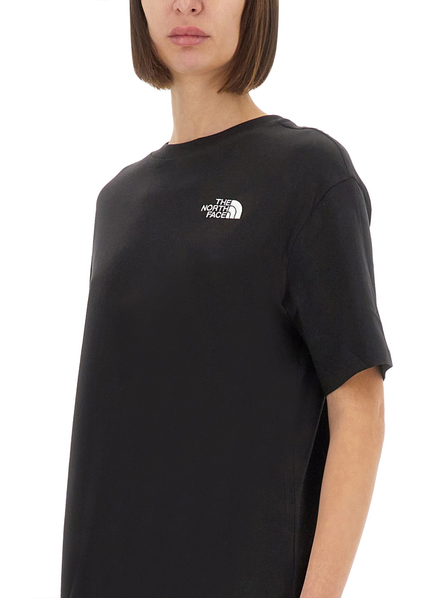 The North Face "SIMPLE DOME" OVERSIZED T-SHIRT Zwart