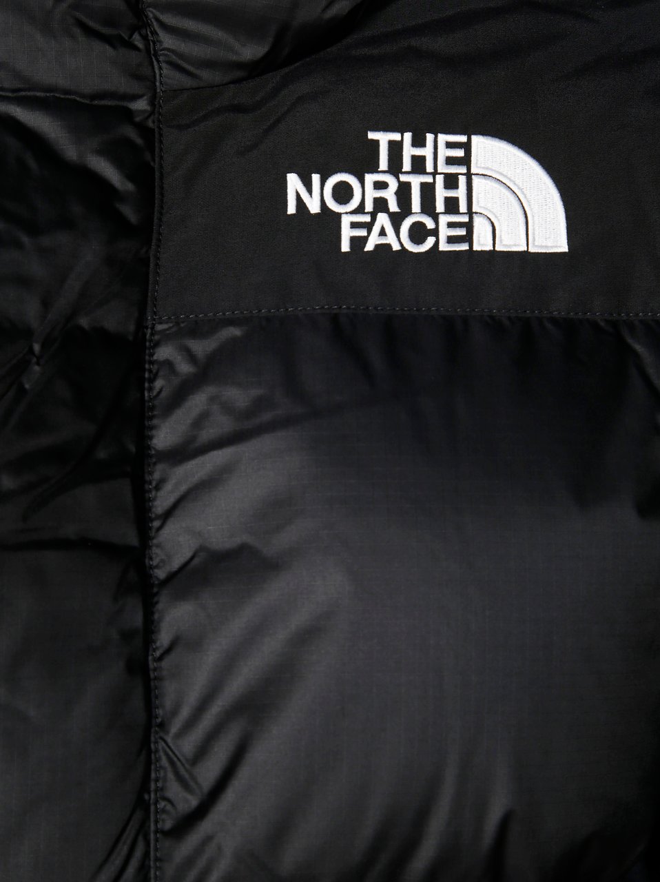 The North Face Padded Quilted Short Parka with High Collar and Fitted Cut Zwart