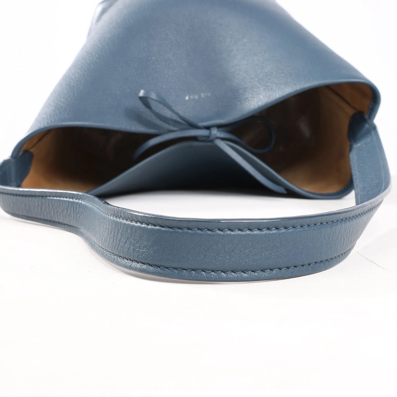 The Row The Row Park Tote Small Leather Shoulder bag in Blue Blauw