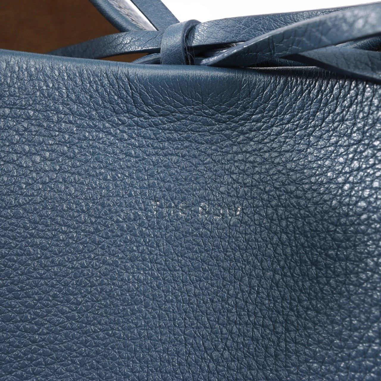 The Row The Row Park Tote Small Leather Shoulder bag in Blue Blauw