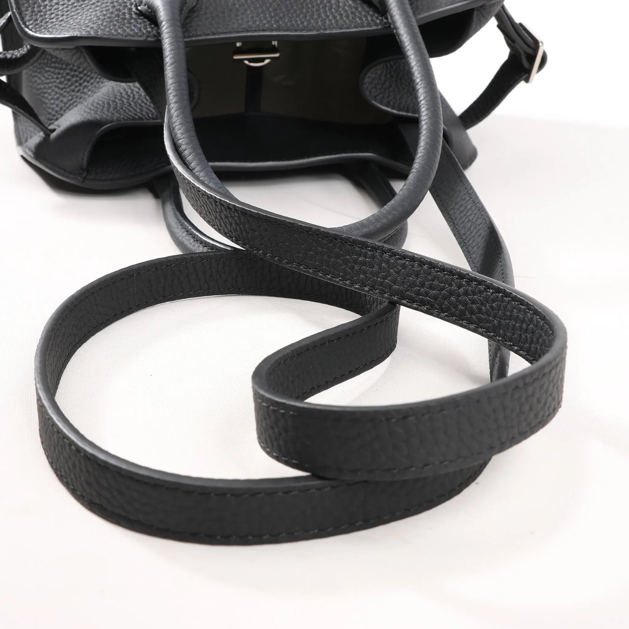 The Row The Row Soft Margaux 10 Leather 2Way Handbag in Black Zwart