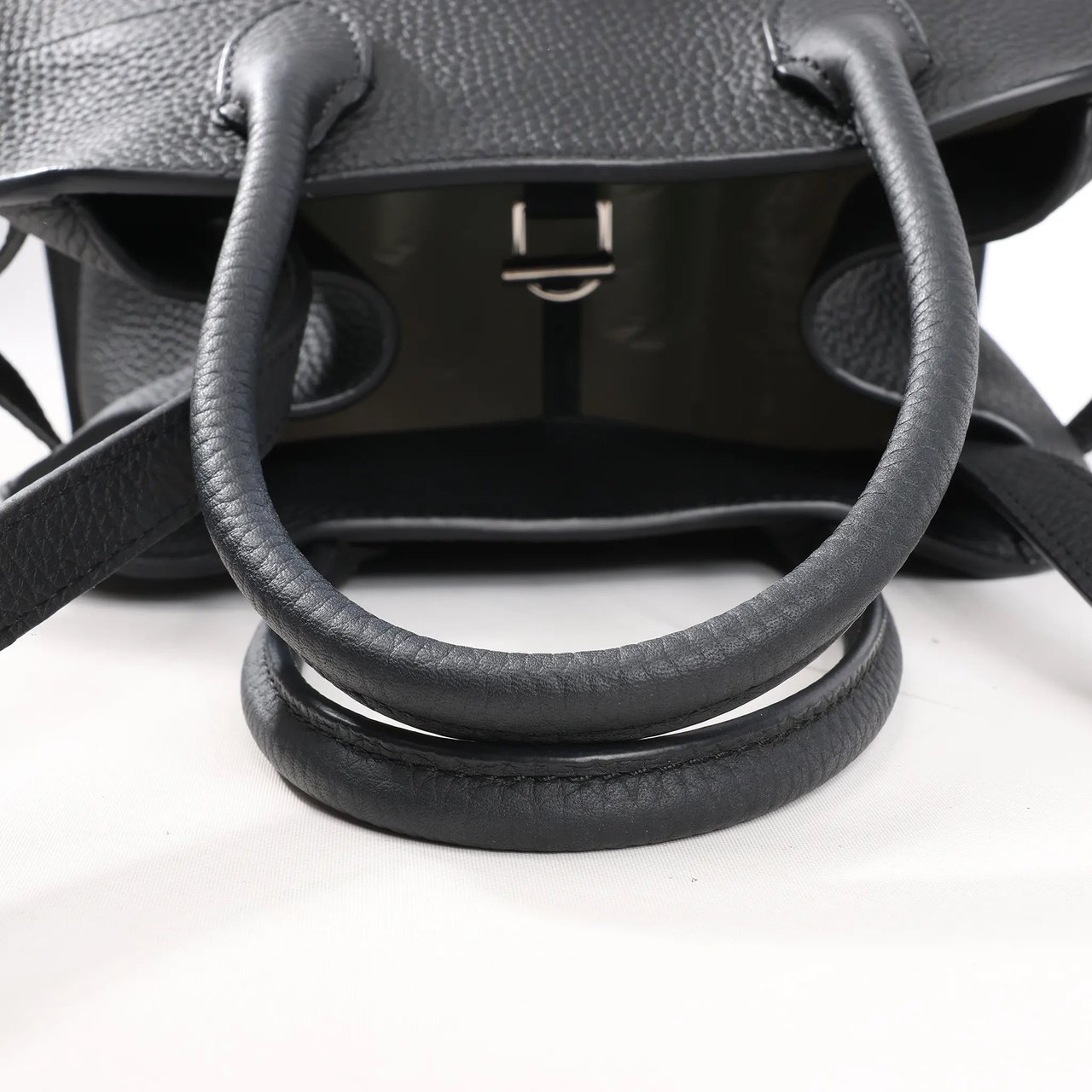 The Row The Row Soft Margaux 10 Leather 2Way Handbag in Black Zwart