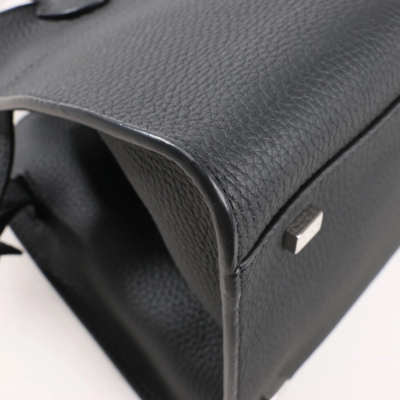 The Row The Row Soft Margaux 10 Leather 2Way Handbag in Black Zwart