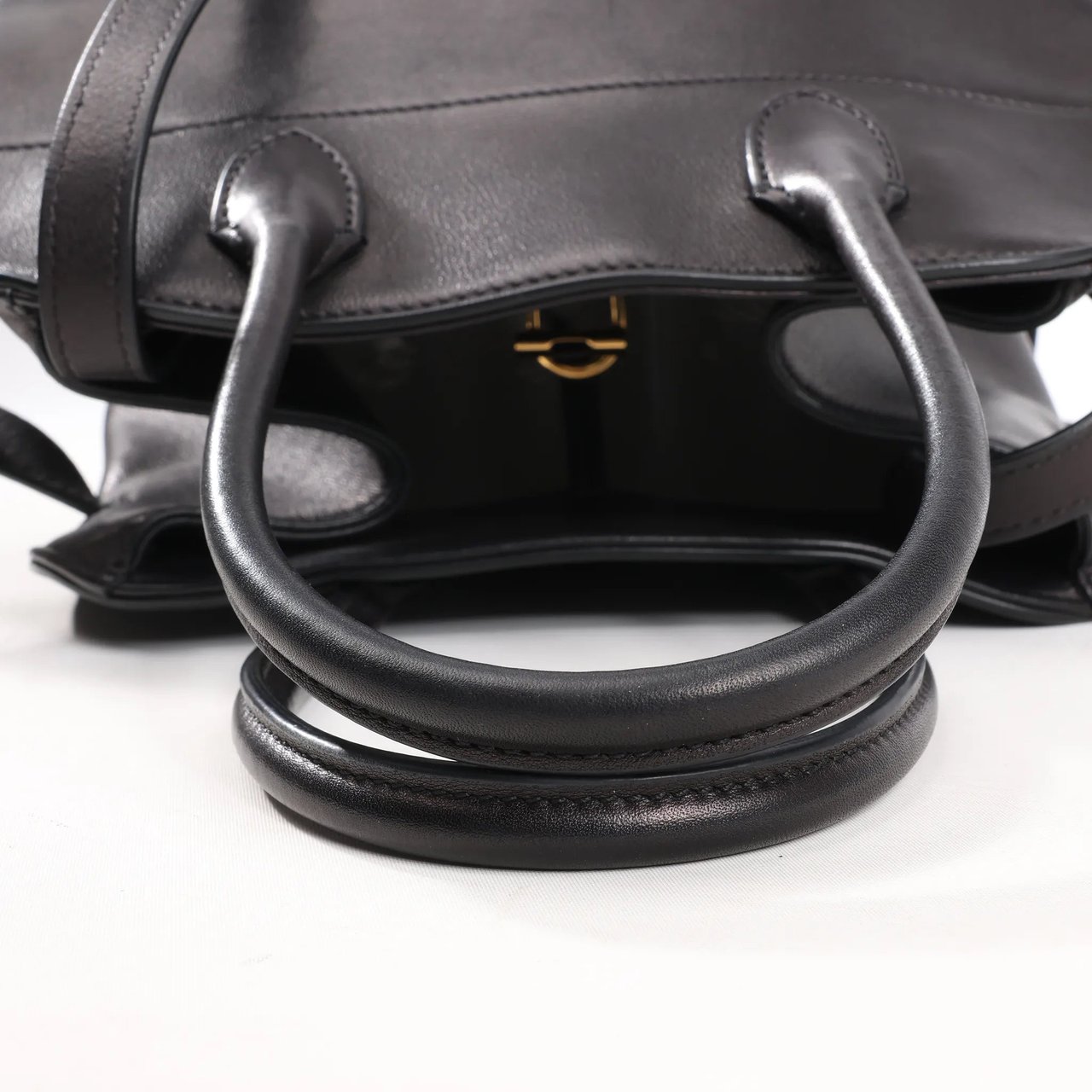 The Row The Row Soft Margaux 10 Leather 2Way Handbag in Black Zwart