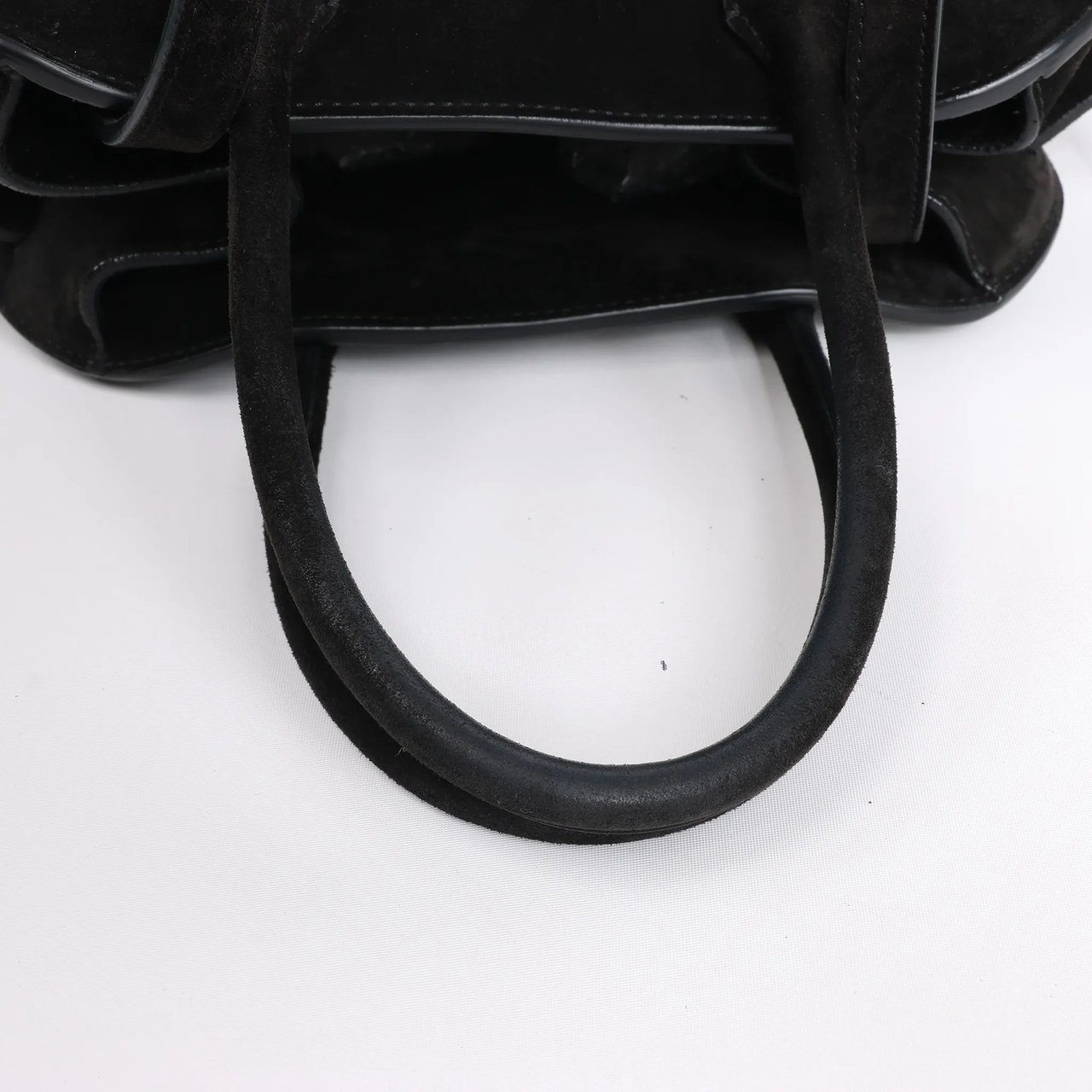The Row The Row Soft Margaux 10 Suede 2Way Handbag in Black Zwart