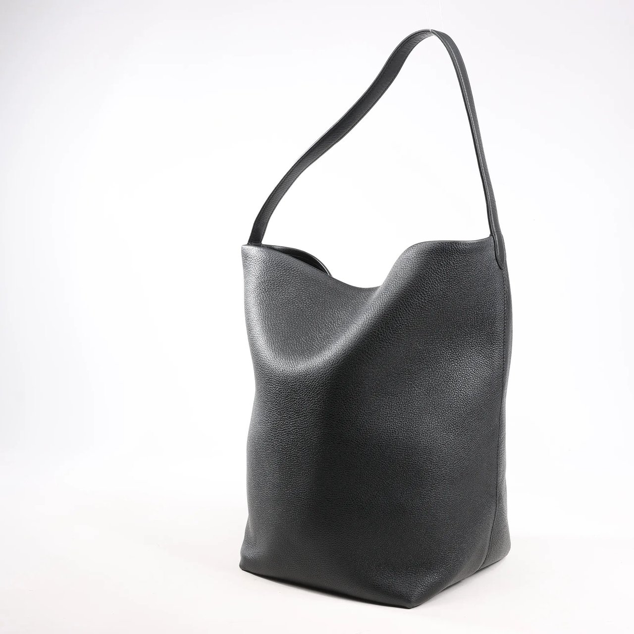 The Row The Row Park Tote Medium Leather Shoulder bag in Black Zwart