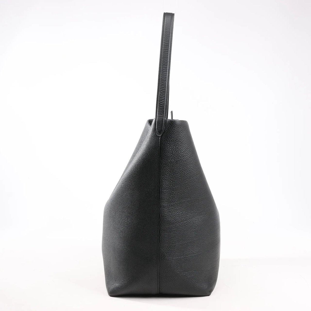 The Row The Row Park Tote Medium Leather Shoulder bag in Black Zwart