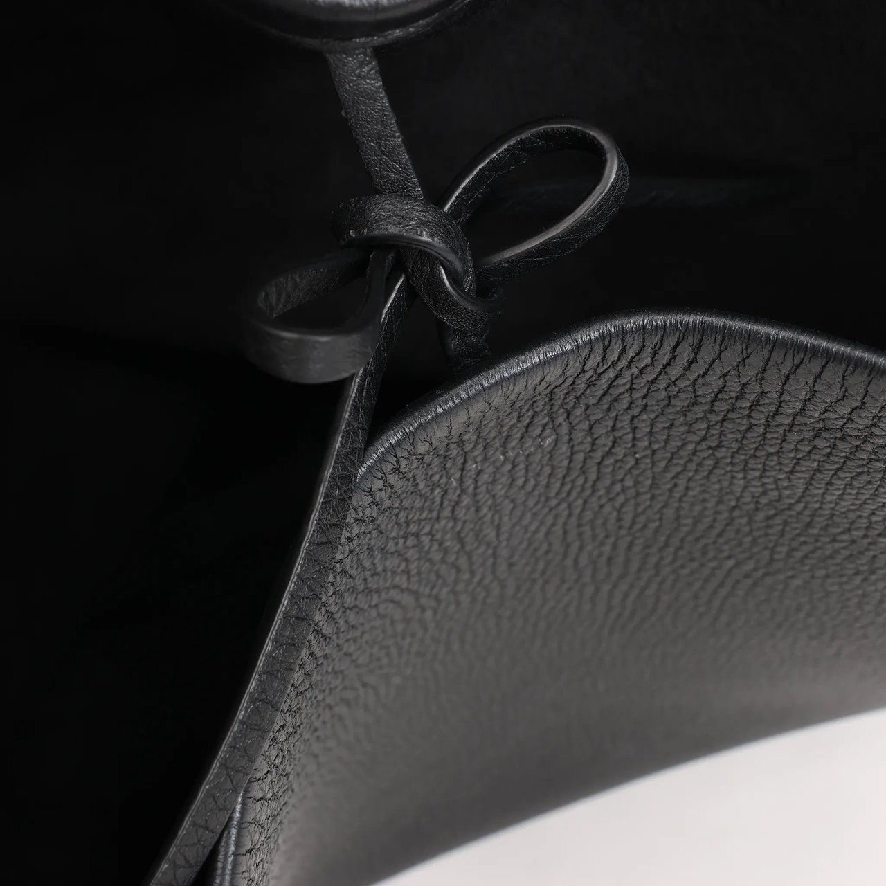 The Row The Row Park Tote Medium Leather Shoulder bag in Black Zwart