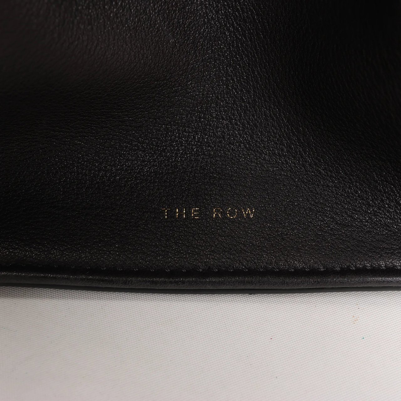 The Row The Row Soft Margaux 10 Leather 2Way Handbag in Black Zwart