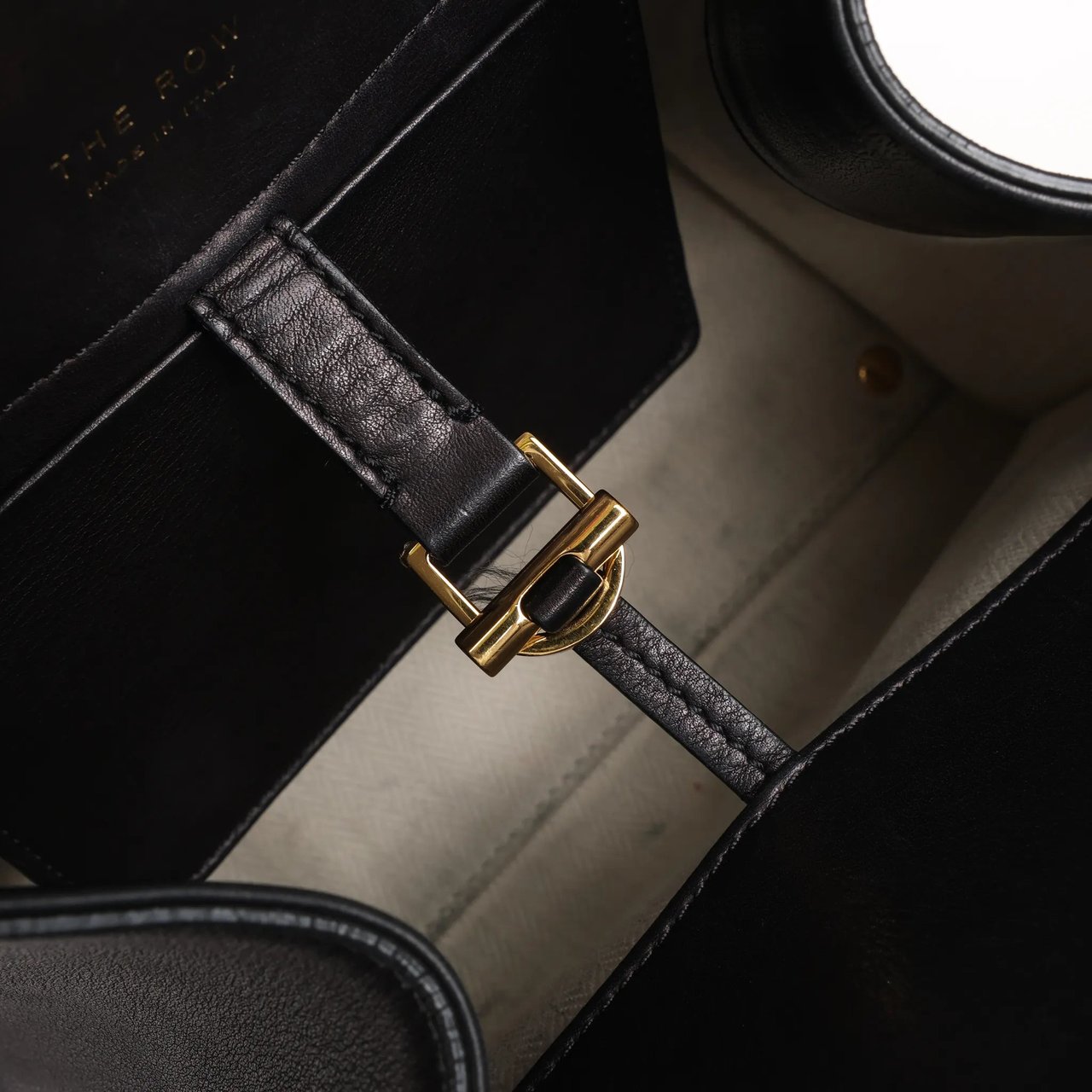 The Row The Row Soft Margaux 10 Leather 2Way Handbag in Black Zwart