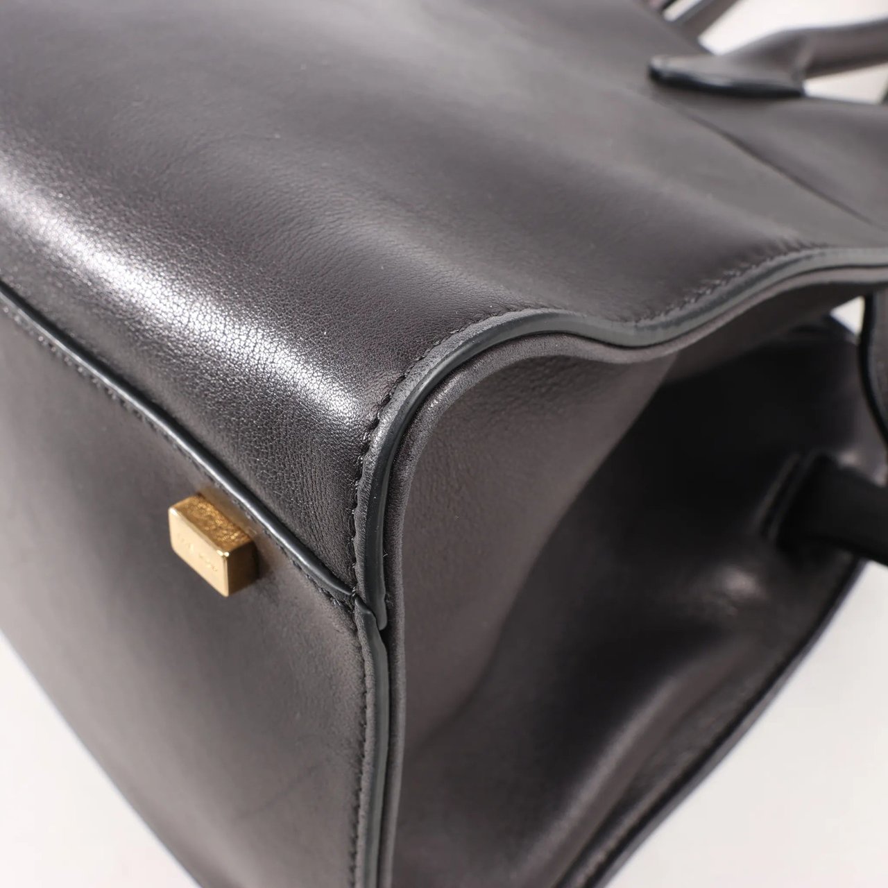 The Row The Row Soft Margaux 10 Leather 2Way Handbag in Black Zwart