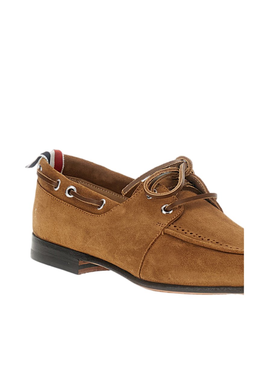 Thom Browne Premium Suede Boat Shoes with 360° Lacing and Grosgrain Detailing Bruin