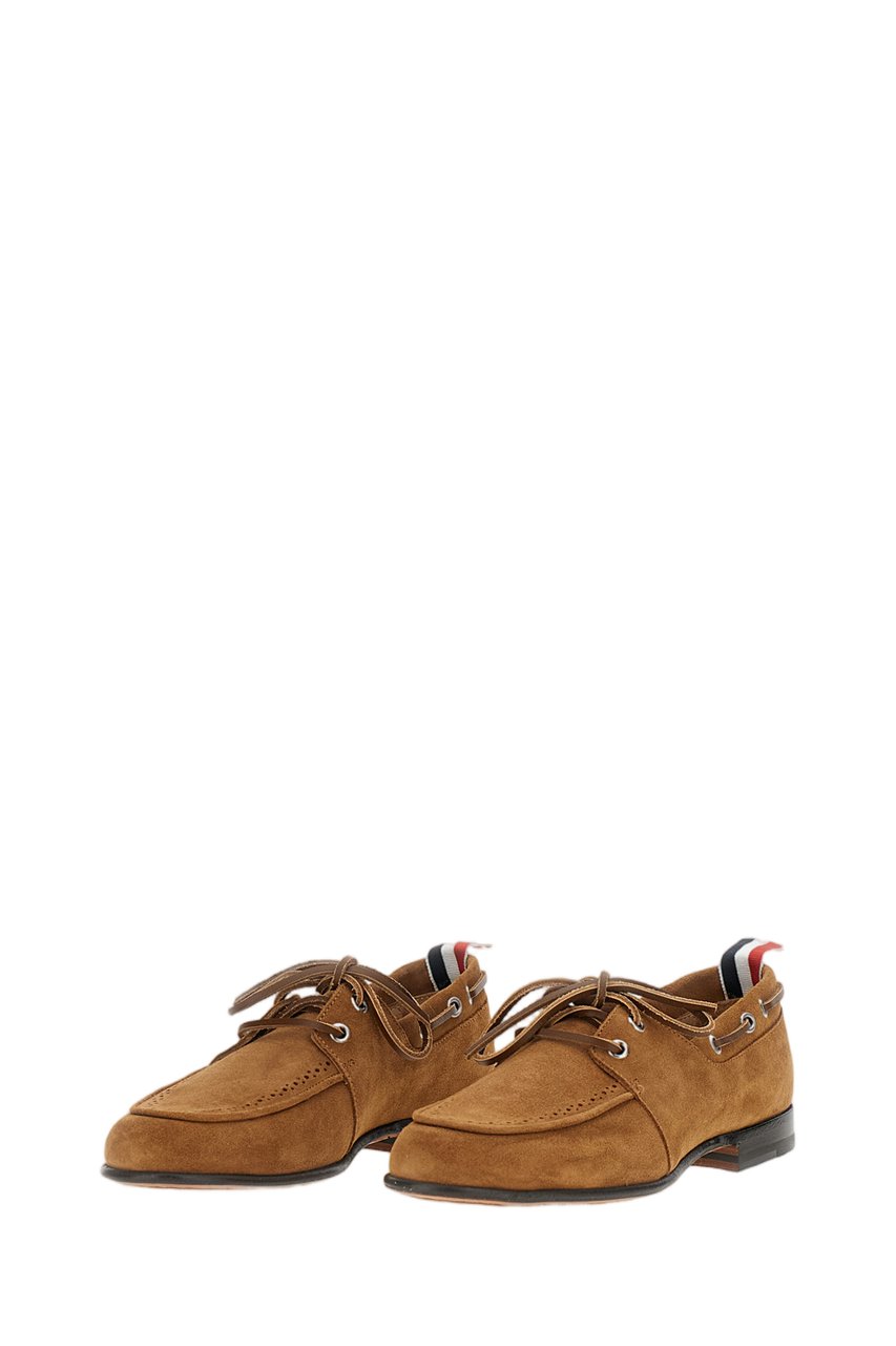 Thom Browne Premium Suede Boat Shoes with 360° Lacing and Grosgrain Detailing Bruin