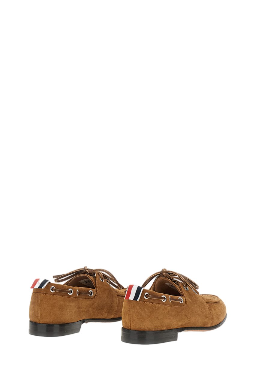 Thom Browne Premium Suede Boat Shoes with 360° Lacing and Grosgrain Detailing Bruin