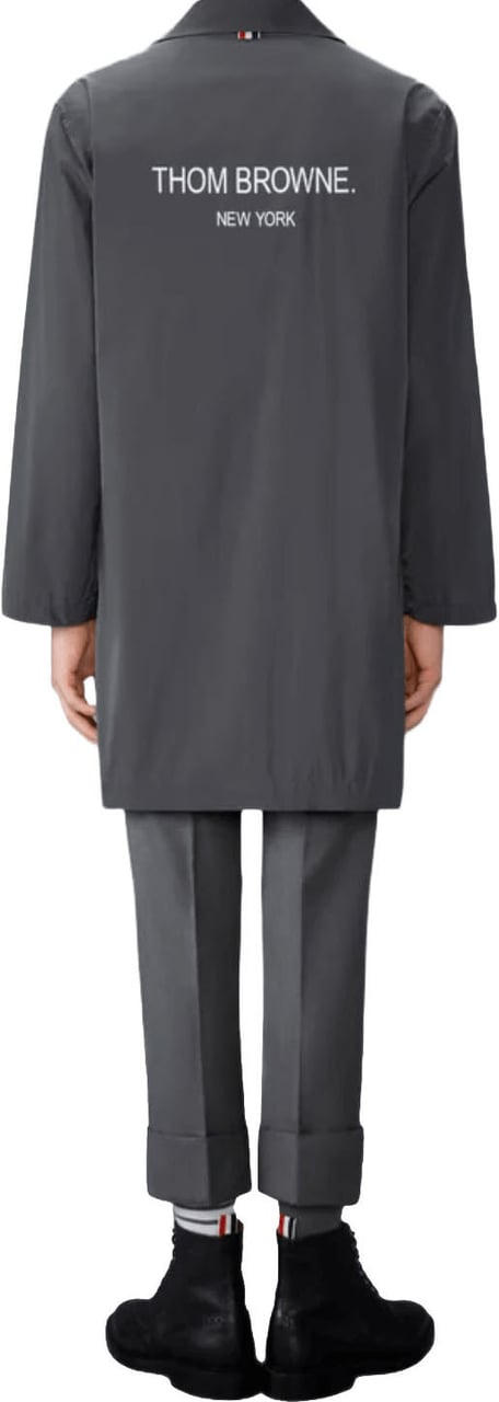 Thom Browne LIGHT MEMORY TECH PACKABLE LOGO PRINT CAR COAT Donkergrijs