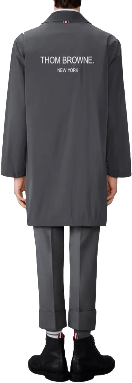 Thom Browne LIGHT MEMORY TECH PACKABLE LOGO PRINT CAR COAT Grijs