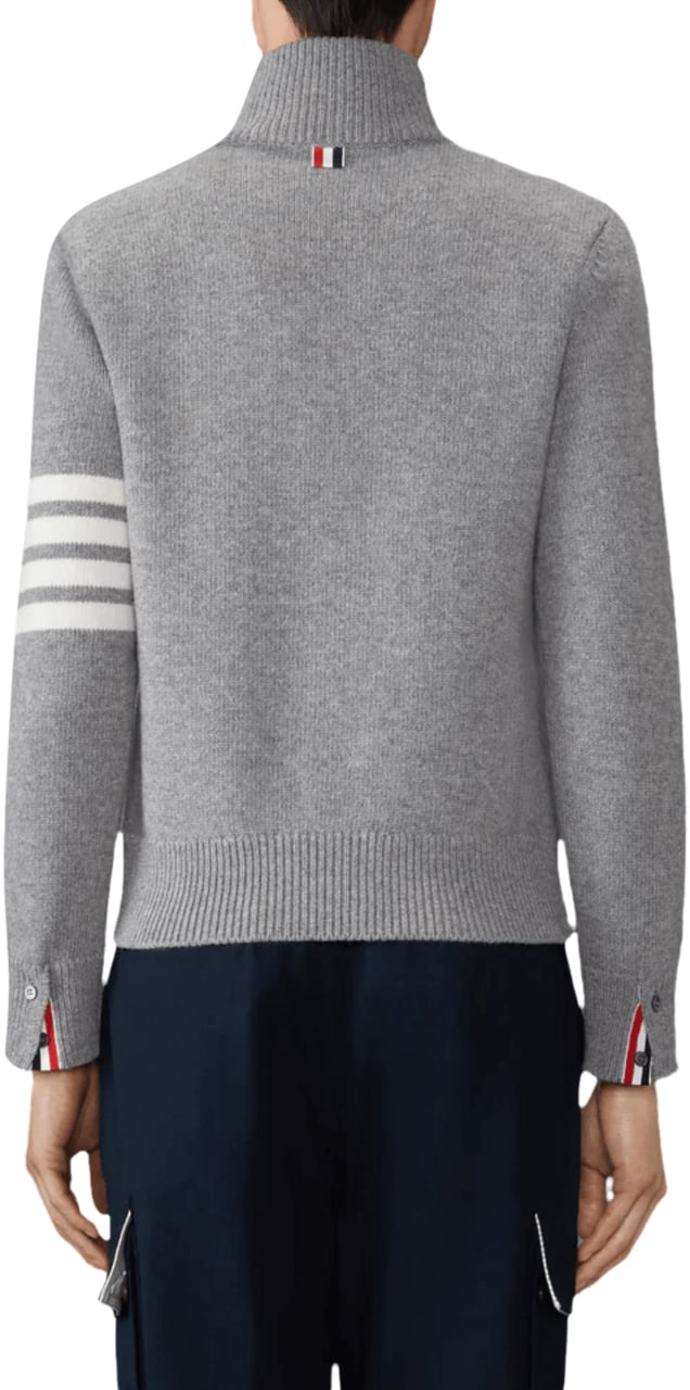 Thom Browne MERINO WOOL HALF ZIP MOCK NECK Grijs