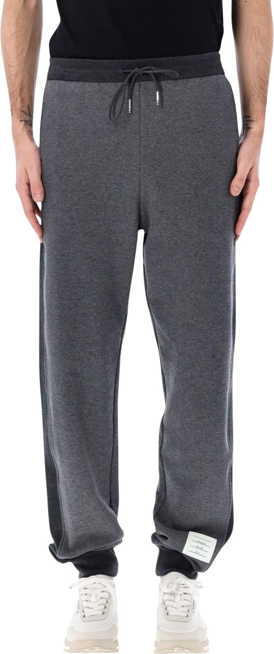 Thom Browne Sweatpants W/ Engineered 4 Bar In Solid Grigio Donkergrijs