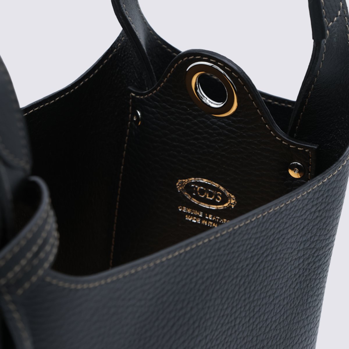Tod's Structured Pebbled Leather Bucket Bag Zwart