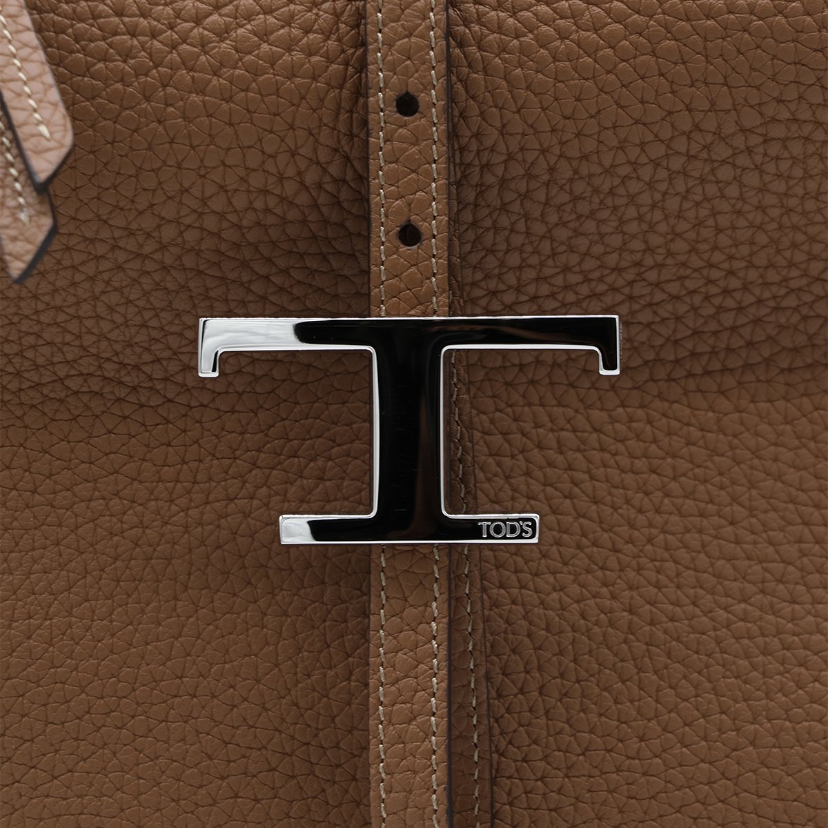 Tod's Structured Handbag with Pebbled Texture and Metallic Clasp Bruin