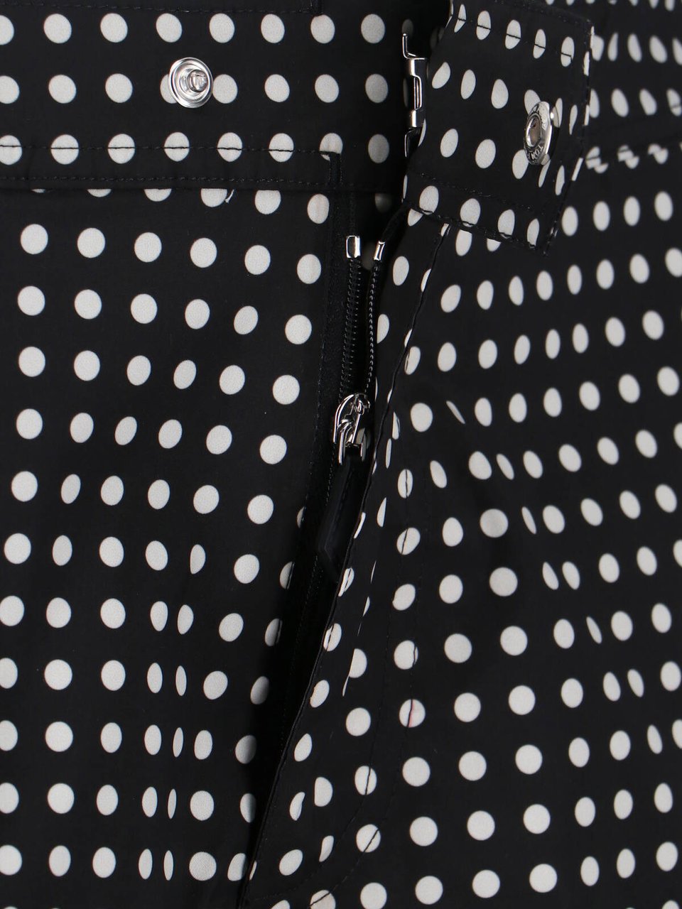 Tom Ford Minimalist Black Apparel With Smooth Texture And Clean Lines Zwart