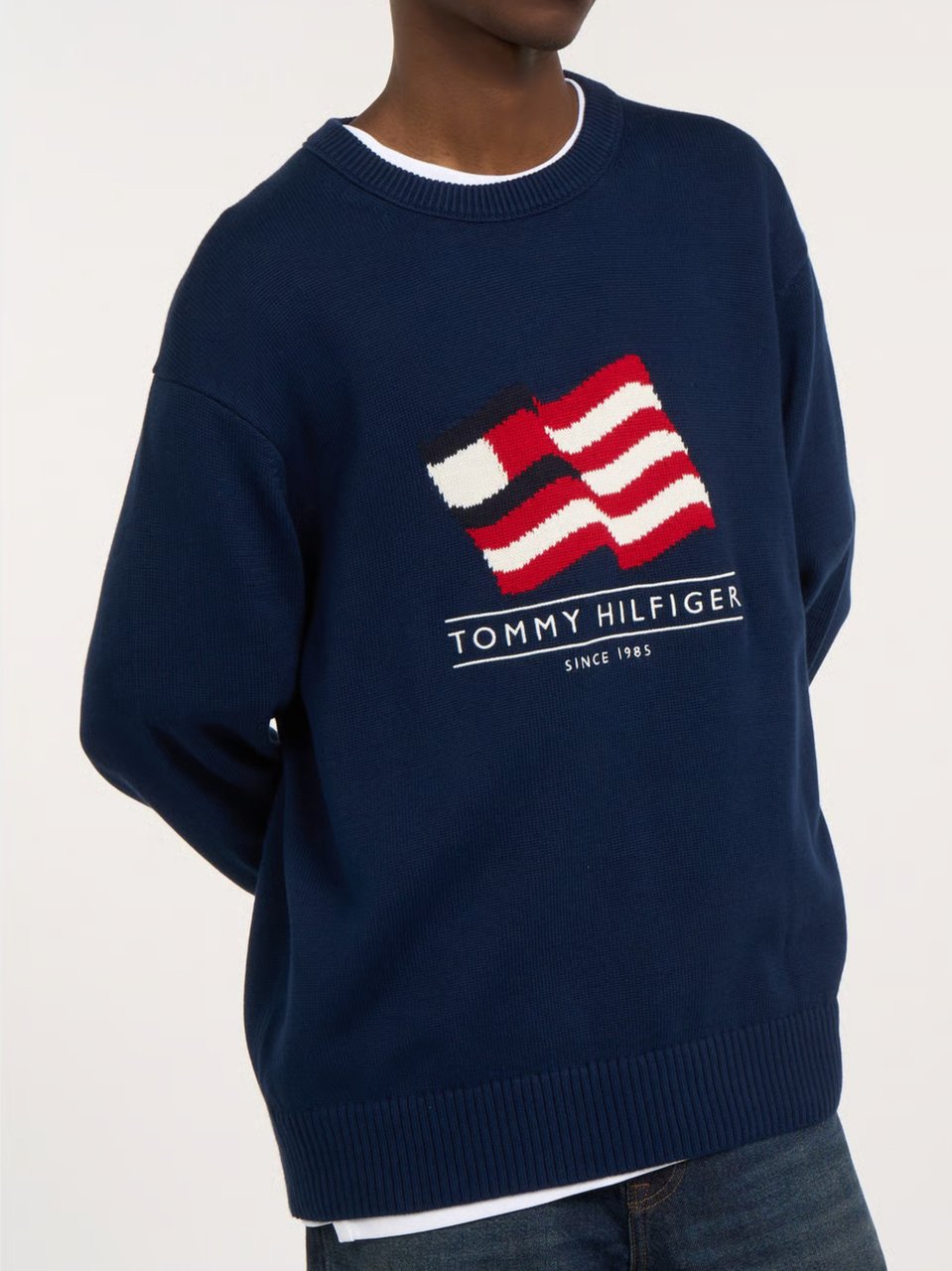 Tommy Hilfiger Classic Fit Crew Neck Sweater With Bold Graphic Design Zwart