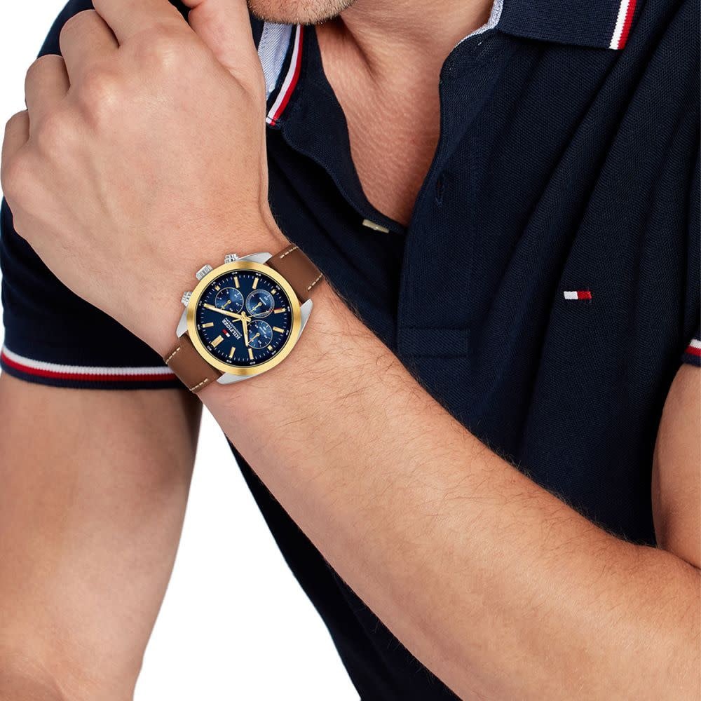 Tommy Hilfiger Tommy Hilfiger Horloge TH1710720 Hudson Bruinleren Band met Blauwe Wijzerplaat Quartz 40mm Bruin