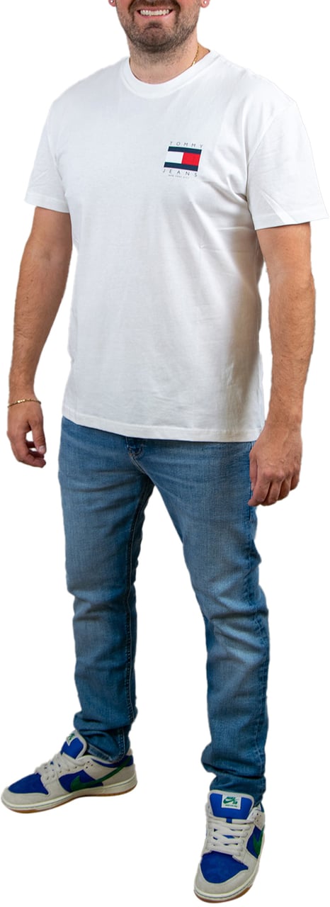 Tommy Jeans TJM Reg Flag Graph Bckprnt T Ext Wit