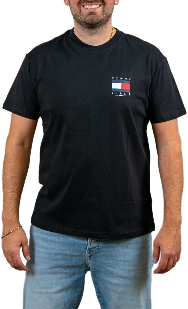 Tommy Jeans Tommy Jeans TJM Reg Flag Graph Bckprnt T Ext Zwart