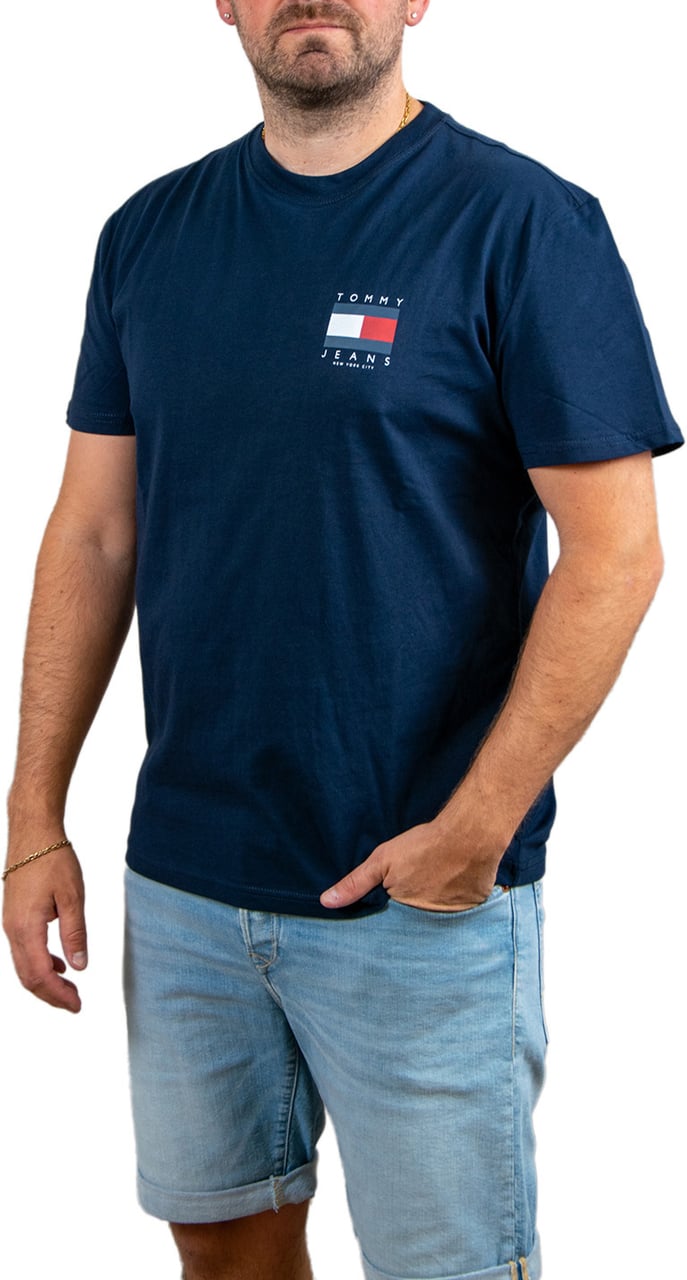 Tommy Jeans TJM Reg Flag Graph Bckprnt T Ext Blauw