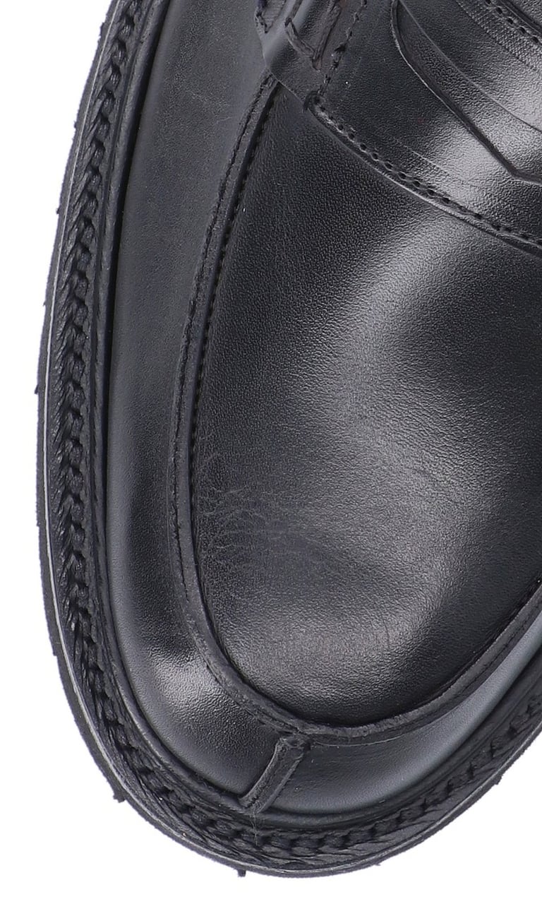 Tricker's Sleek Leather Penny Loafers With Sturdy Rubber Sole Zwart