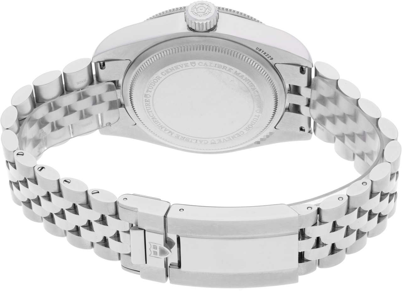 Tudor Black Bay Zwart