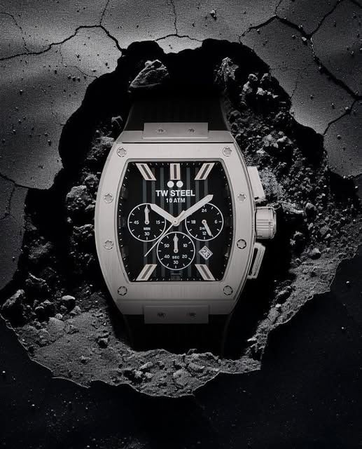 TW Steel TW Steel TWTO1 Tonneau Staal Zw 42-50mm Zilver