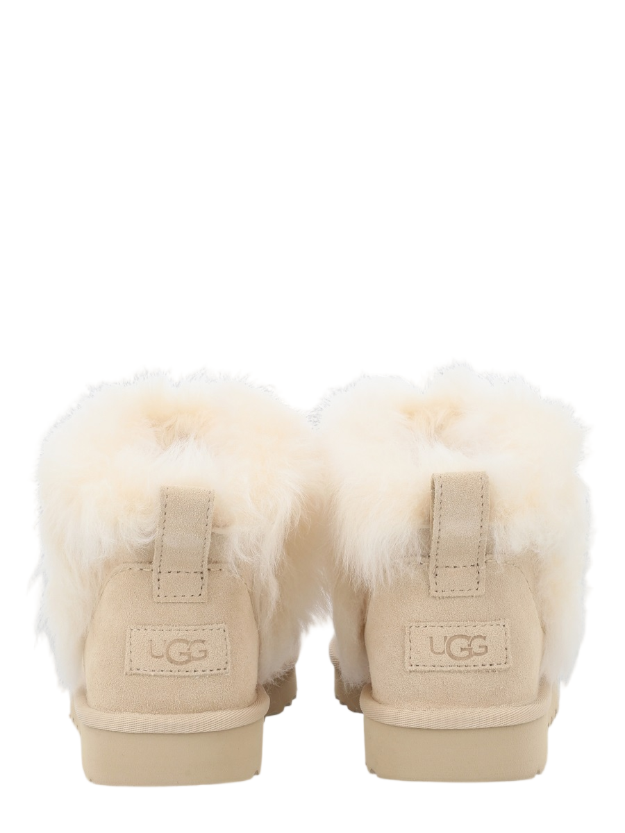UGG Beige Leather Boots with Plush Fur Trim Neutraal