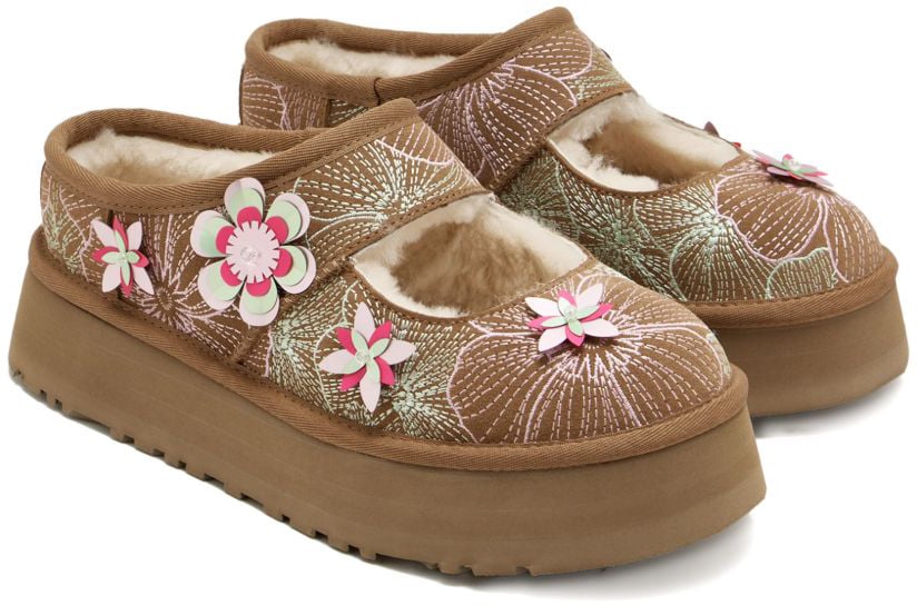 UGG Flat Shoes Beige Beige