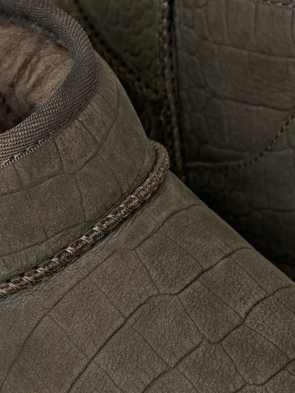 UGG Brown Classic Ultra Mini Embossed Boots Zwart