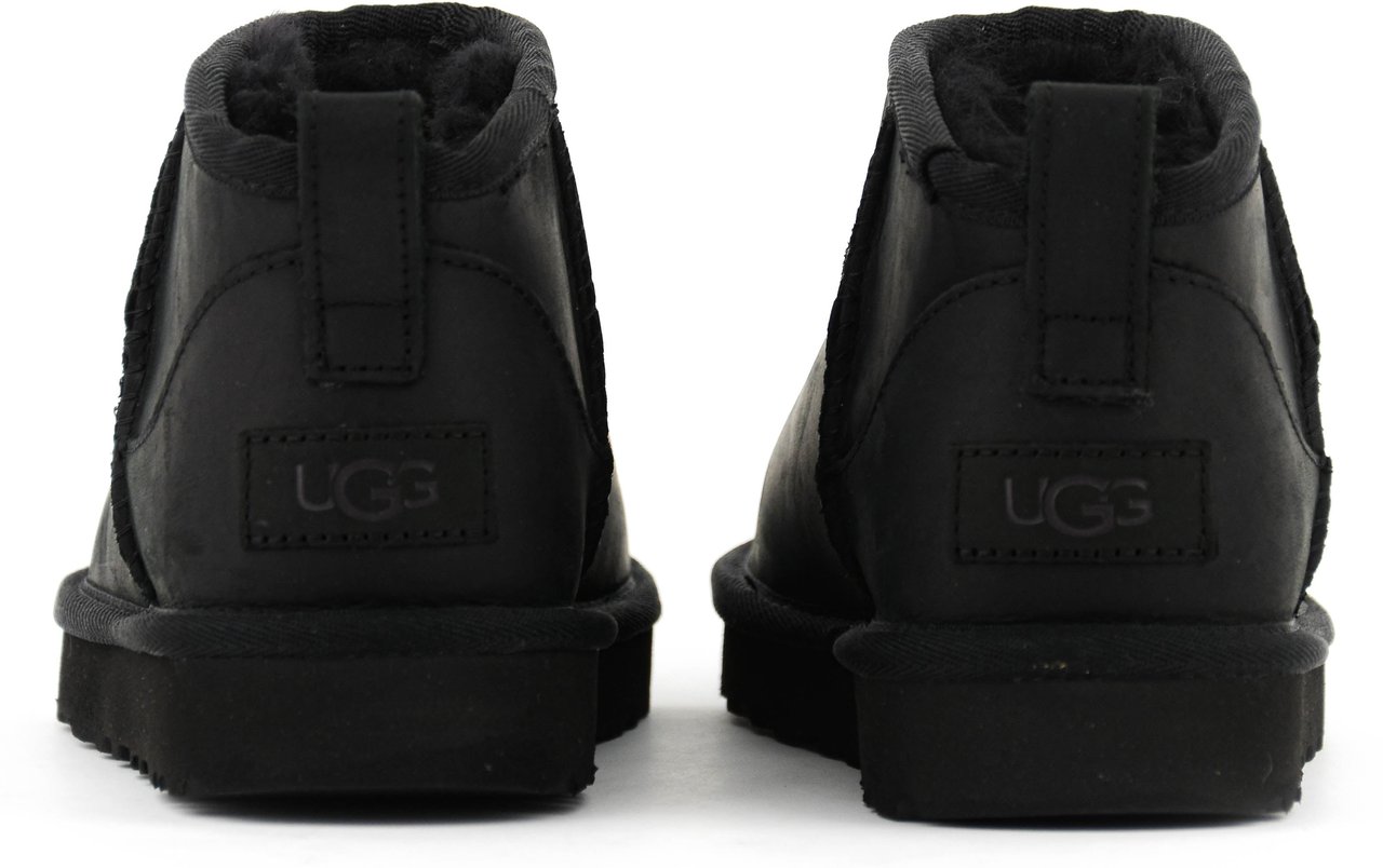 UGG Classic Ultra Mini Black Leather Zwart