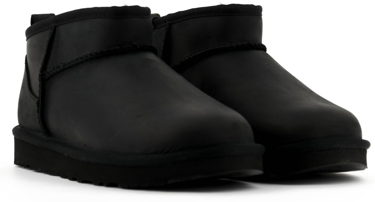 UGG Classic Ultra Mini Black Leather Zwart
