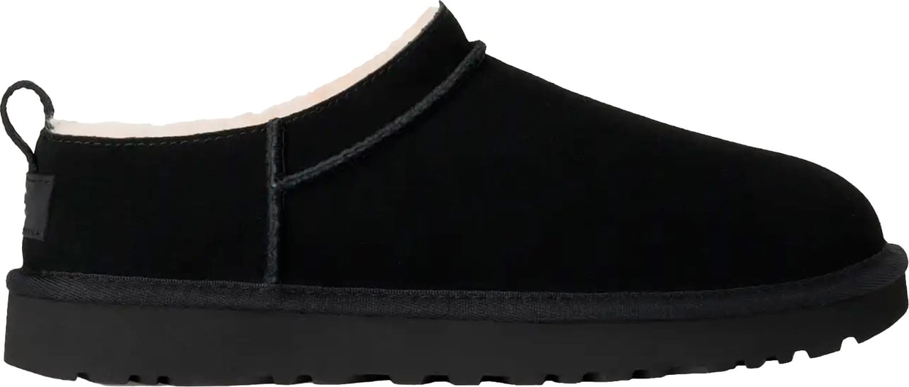 UGG Minimalist Slip-On Shoe with Plush Sheepskin Lining Zwart