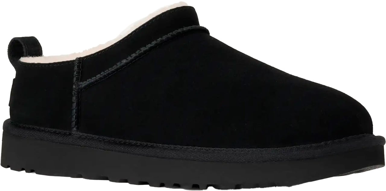 UGG Minimalist Slip-On Shoe with Plush Sheepskin Lining Zwart