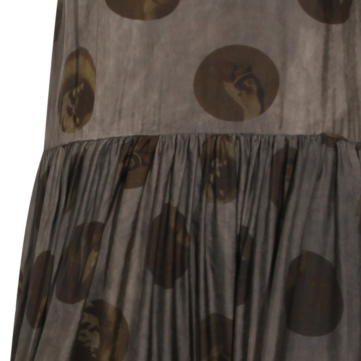 Uma Wang Sleeveless Midi Dress With Gathered Waist And Abstract Motif Grijs