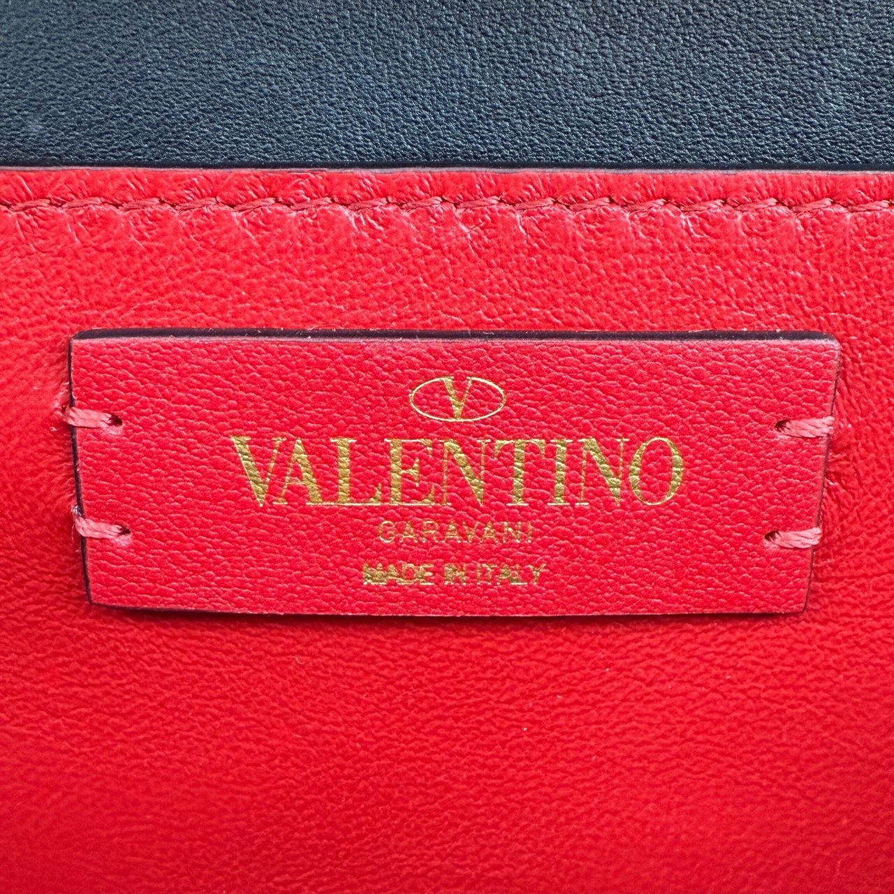 Valentino Valentino Garavani Vsling Schultertasche Small Schwarz / neuwertig Zwart