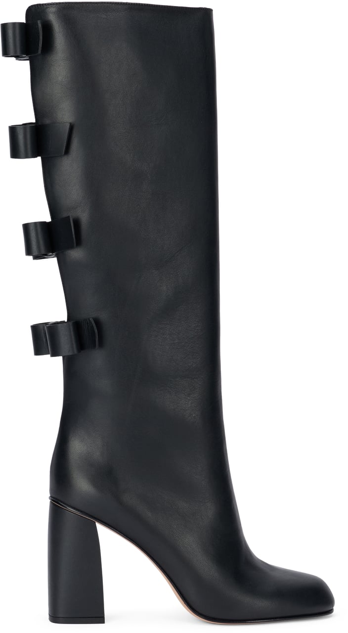 Valentino Ankle boot in black color with heel, elegant and minimalist design. Zwart