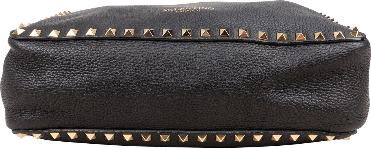 Valentino Valentino Garavani Grained Leather Rockstud Crossbody Bag Zwart