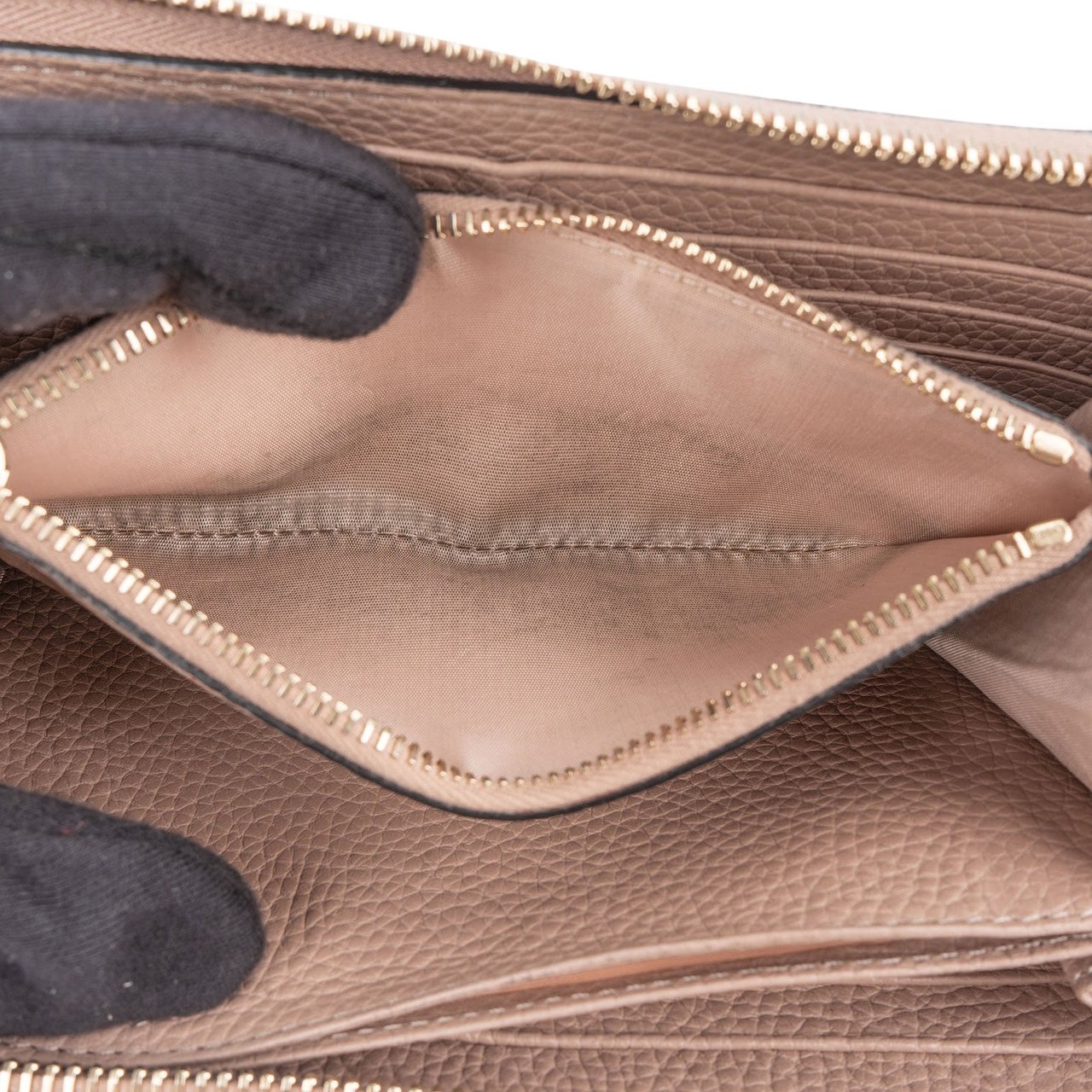 Valentino Valentino Grained Calfskin Rockstud Zip Around Wallet Divers