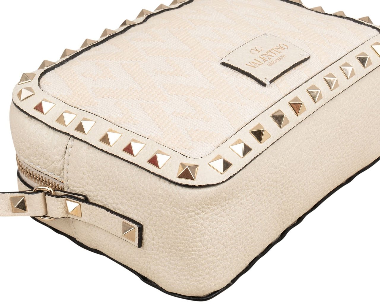 Valentino Garavani Rockstud Woven Camera Crossbody Bag Wit