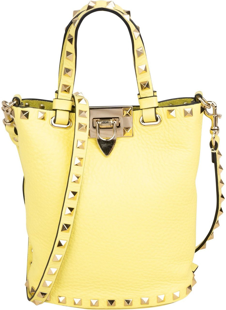 Valentino Garavani Grained Calfskin Rockstud Small Bucket Handbag Geel