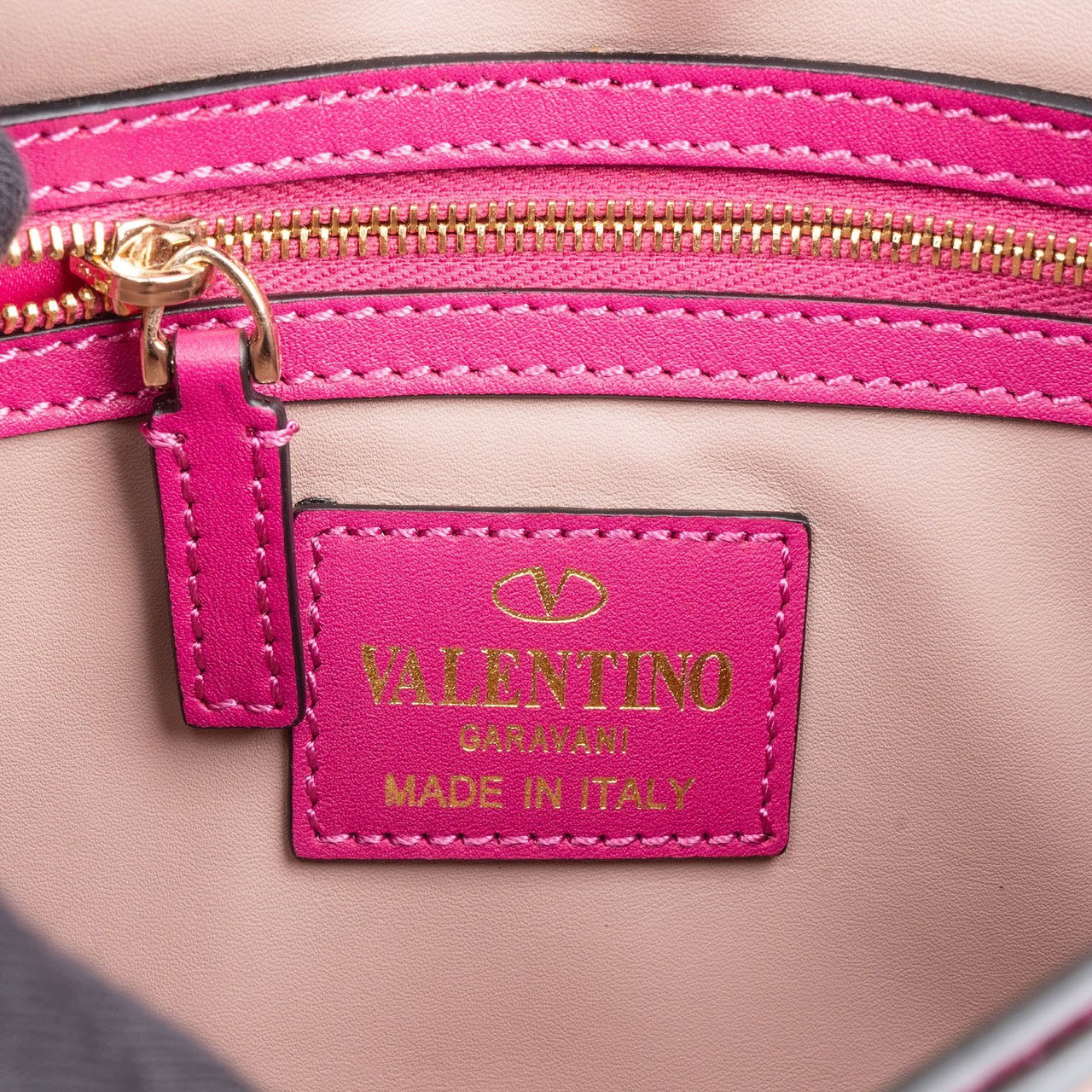 Valentino Garavani Pink Leather Rockstud Clutch Rood