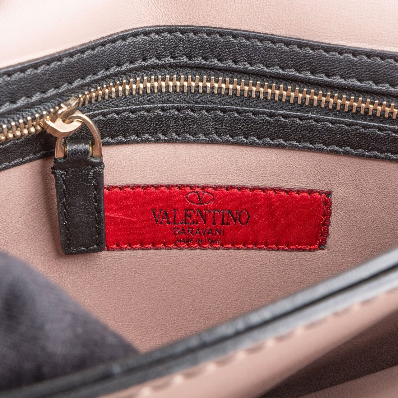 Valentino Garavani Black Leather Rockstud Clutch Divers