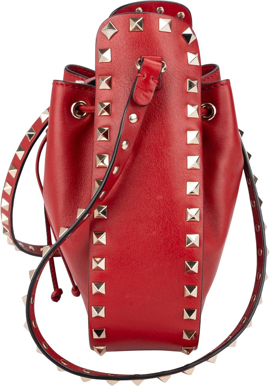 Valentino Garavani Red Leather Rockstud Bucket Crossbody Bag Rood